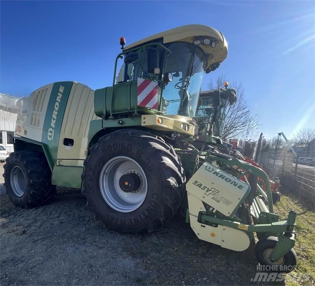 Krone BIG x 700 自走式フォレージハーベスター