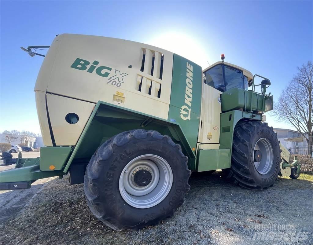 Krone BIG x 700 自走式フォレージハーベスター