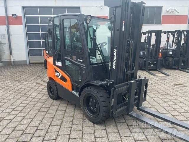 Doosan D35C-9 ディーゼル・軽油