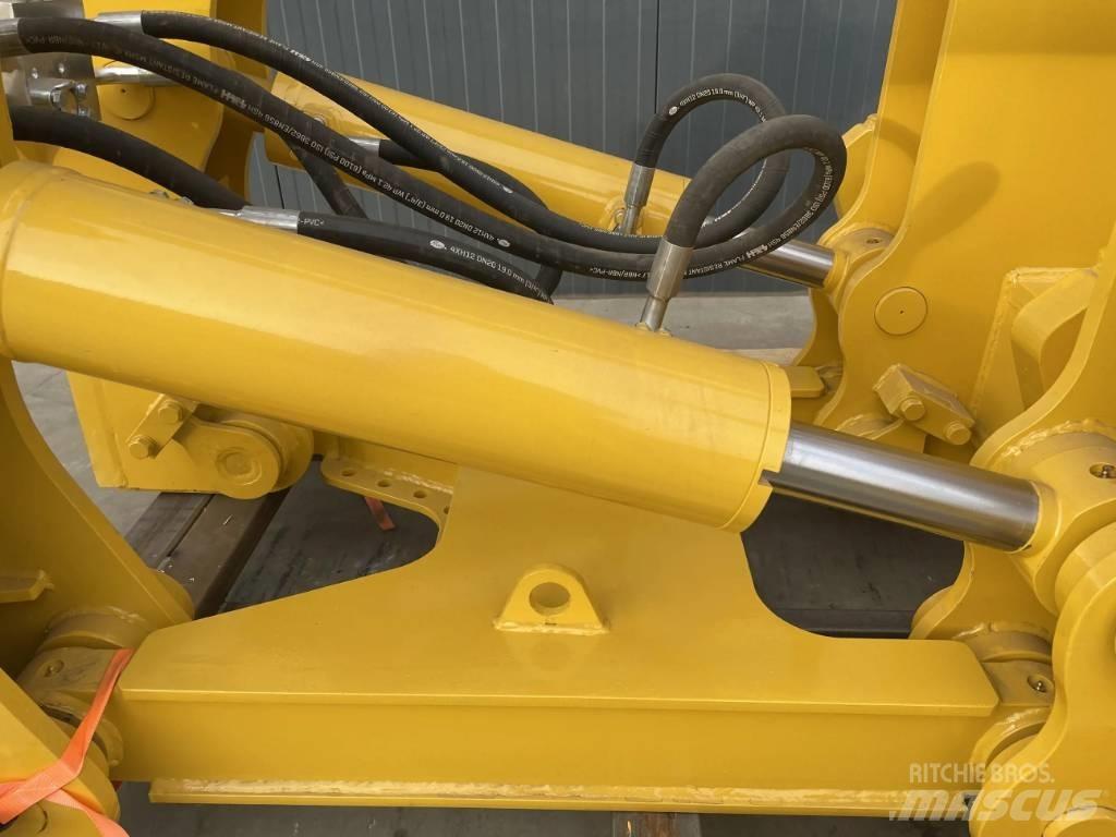 Komatsu D85 スカリファイヤ