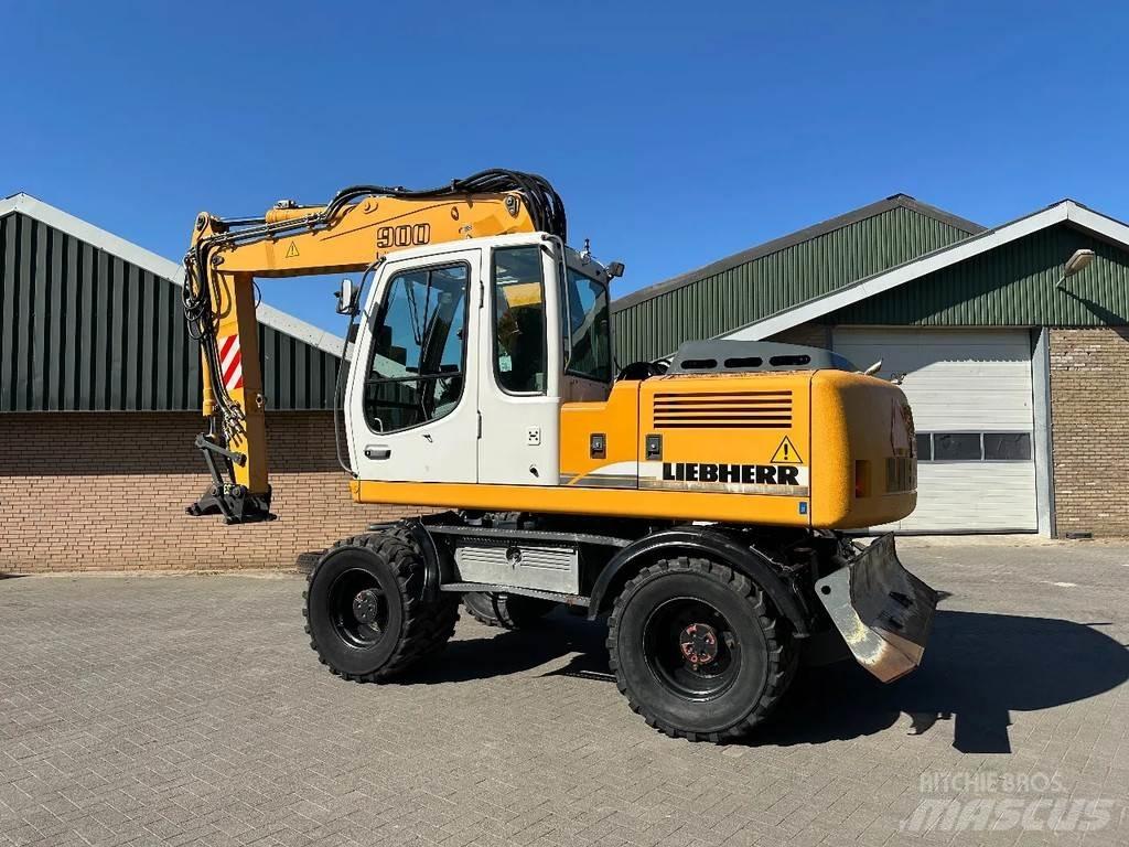 Liebherr A900C ホイール式油圧ショベル（パワーショベル・ユンボ・バックホー）