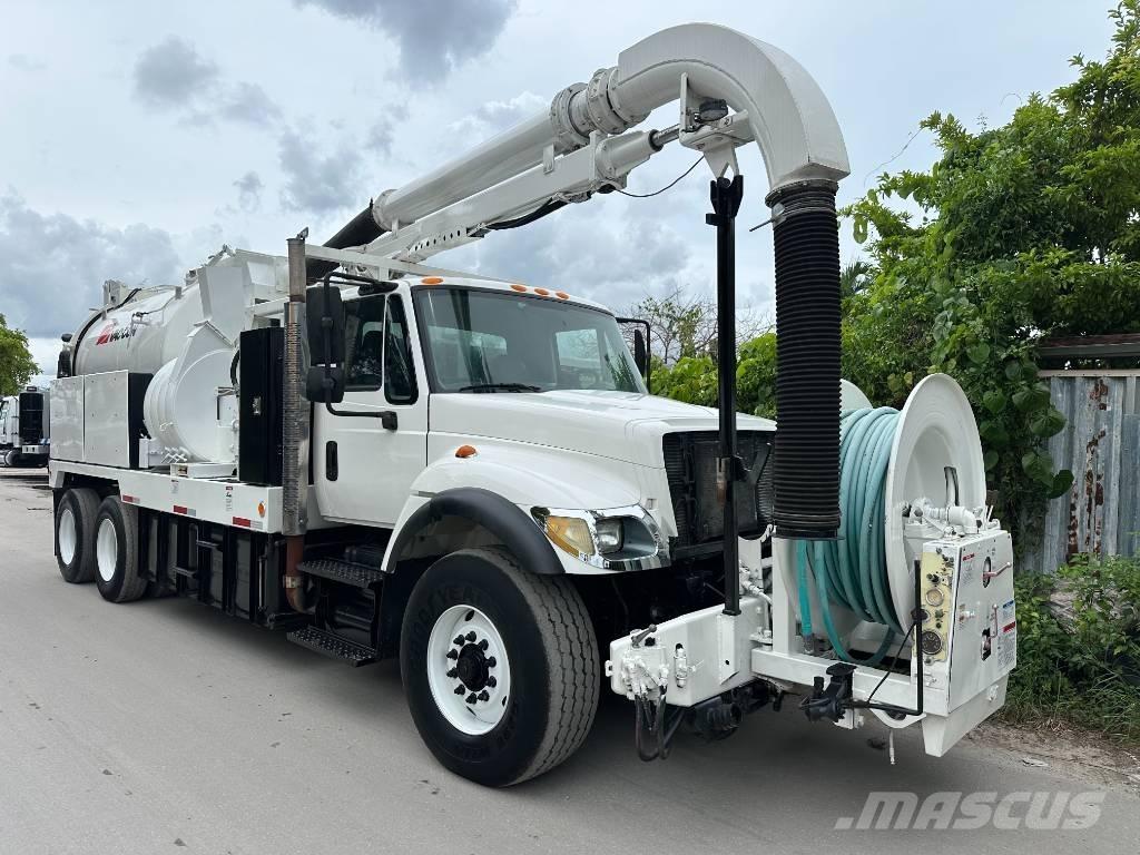 International 7400 コンバイン／バキュームトラック
