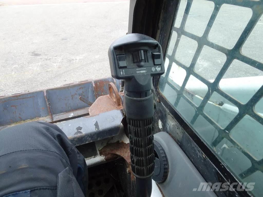Bobcat 873 スキッドステアローダー
