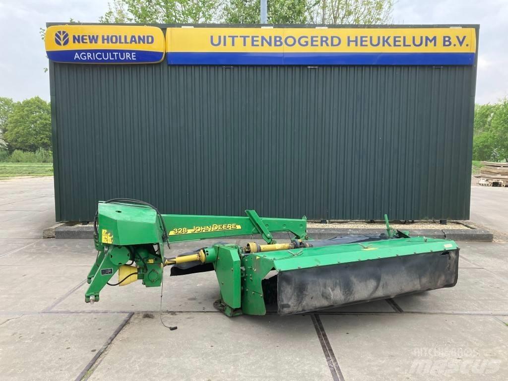 John Deere 328 芝刈り機