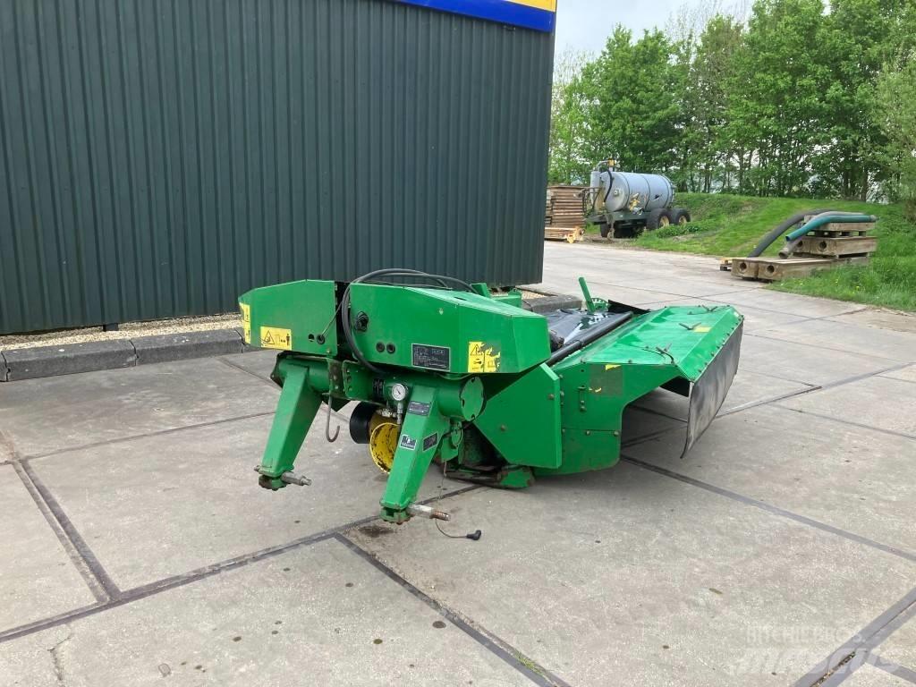 John Deere 328 芝刈り機