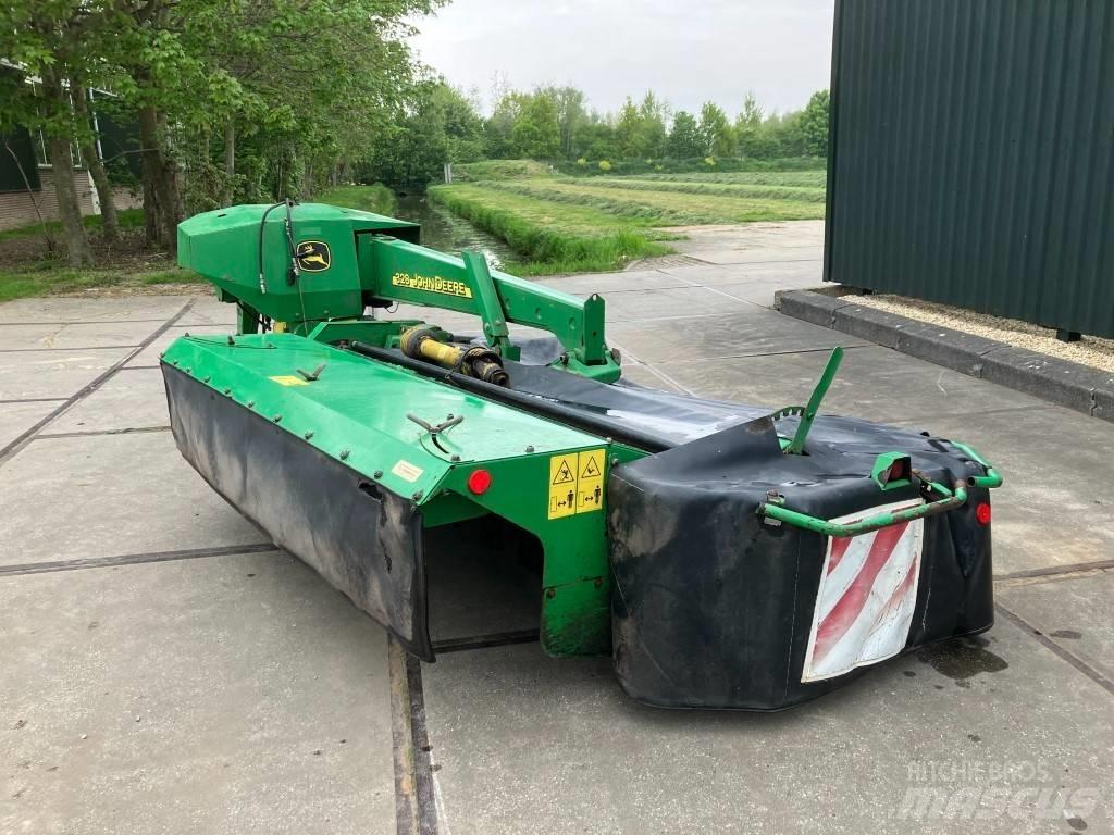 John Deere 328 芝刈り機