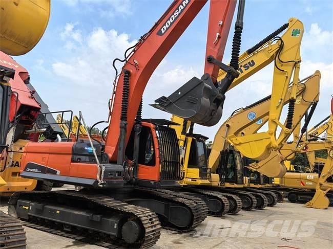 Doosan DX 225 LC 大型油圧ショベル12t以上（パワーショベル・ユンボ）