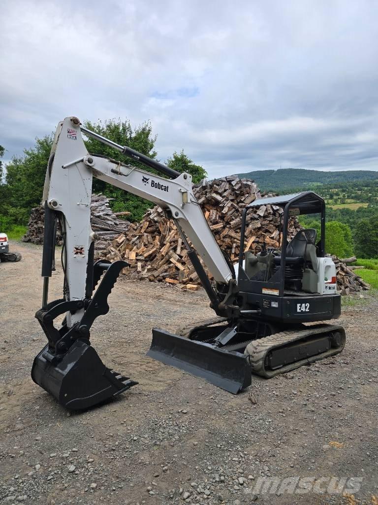 Bobcat E 42 ミニ油圧ショベル 7t以下（ミニユンボ・ミニディガー）