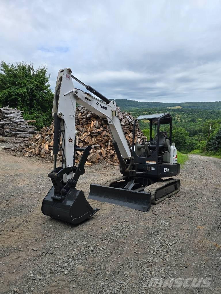 Bobcat E 42 ミニ油圧ショベル 7t以下（ミニユンボ・ミニディガー）