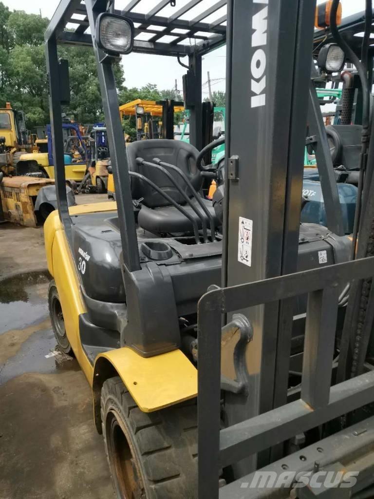 Komatsu 30 テレスコーピックハンドラー