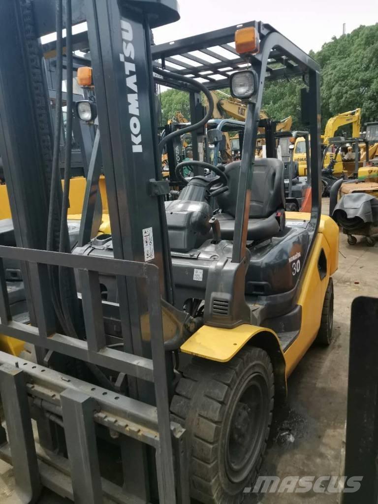 Komatsu 30 テレスコーピックハンドラー