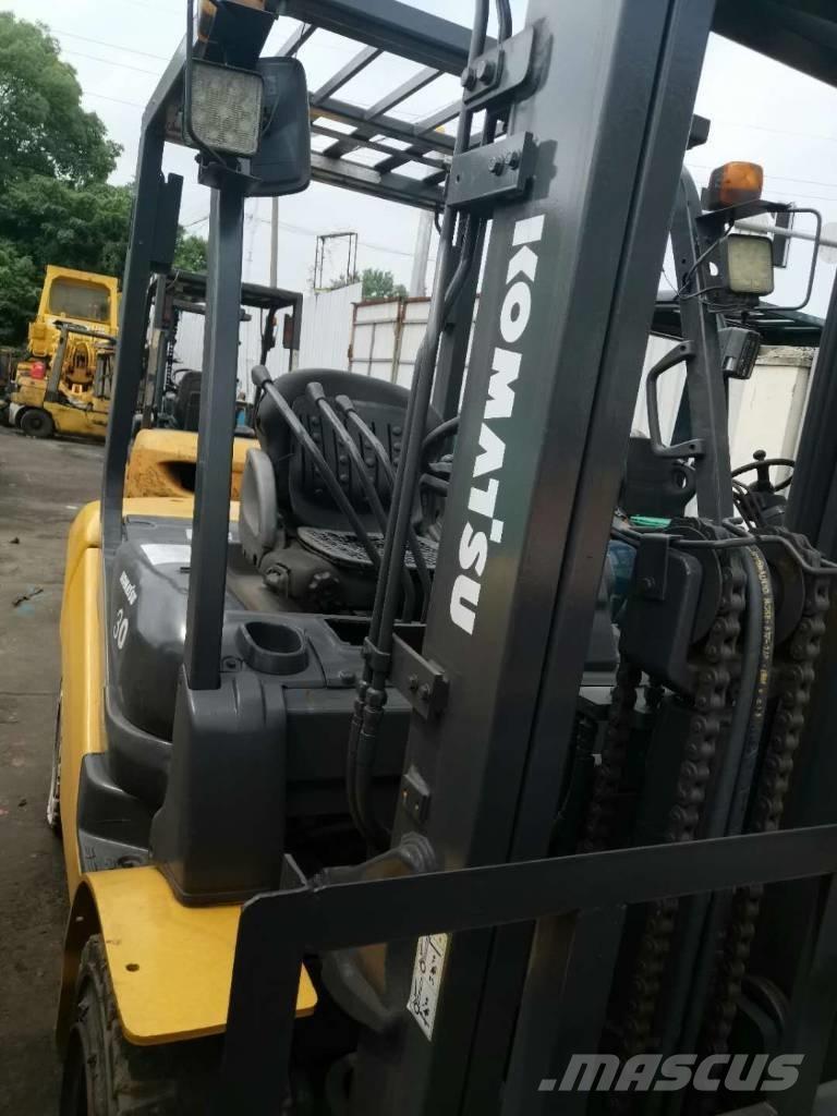Komatsu 30 テレスコーピックハンドラー