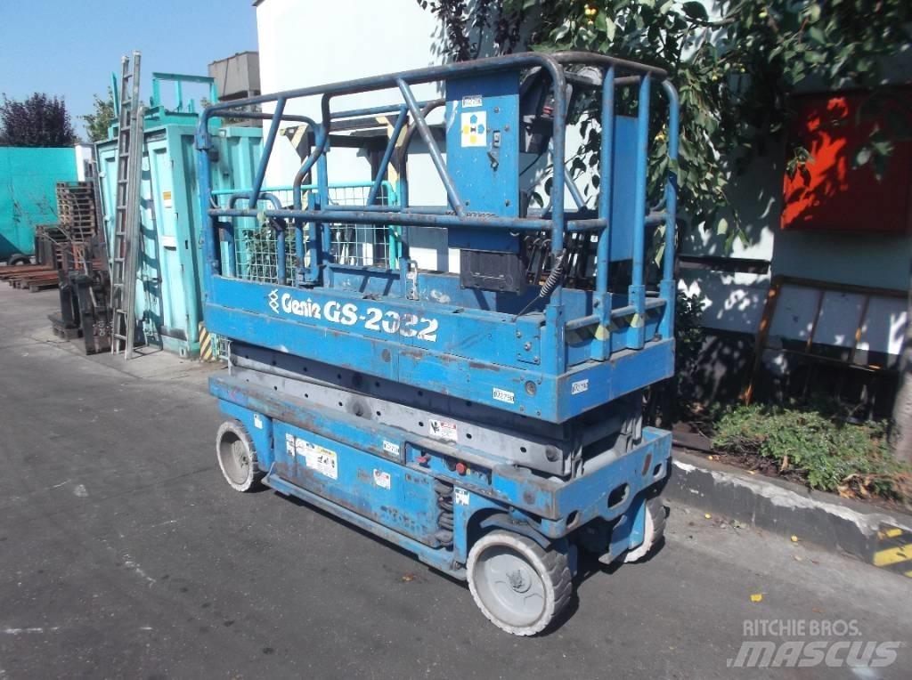 Genie GS 2032    V-2790 垂直昇降型リフト