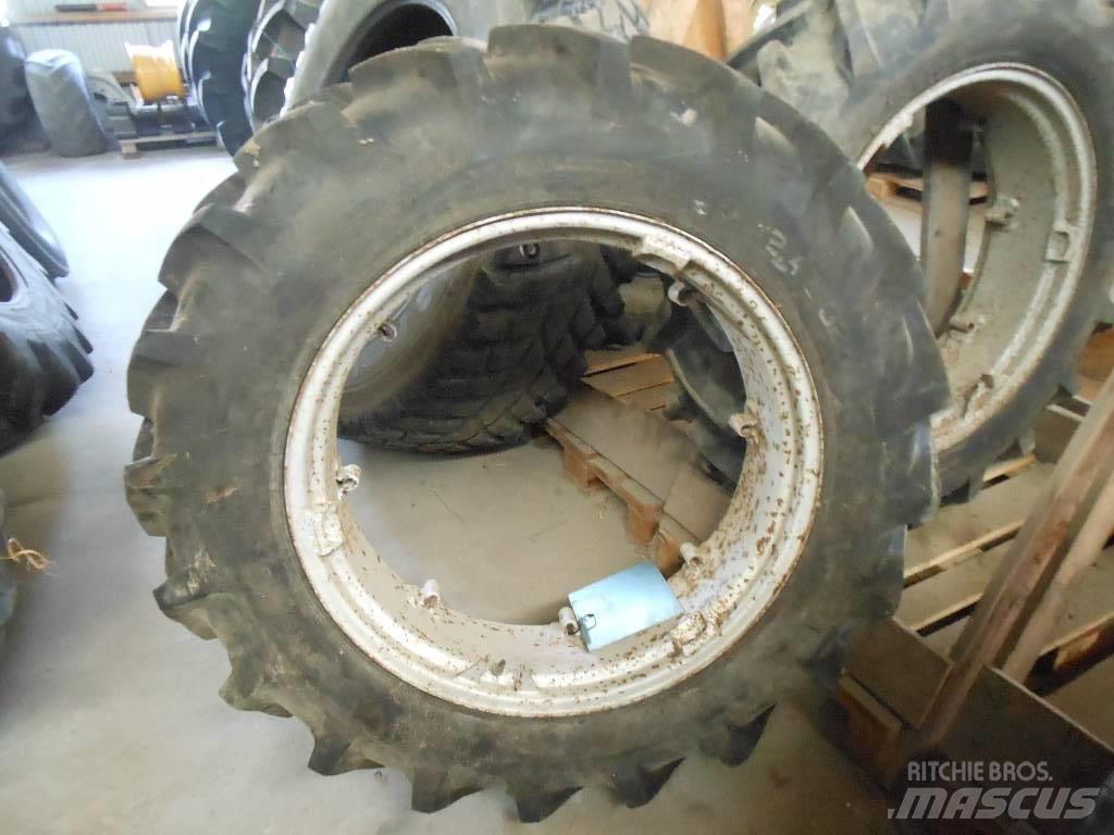 Taurus 12.4X 32 HJUL 農業機械 -　その他