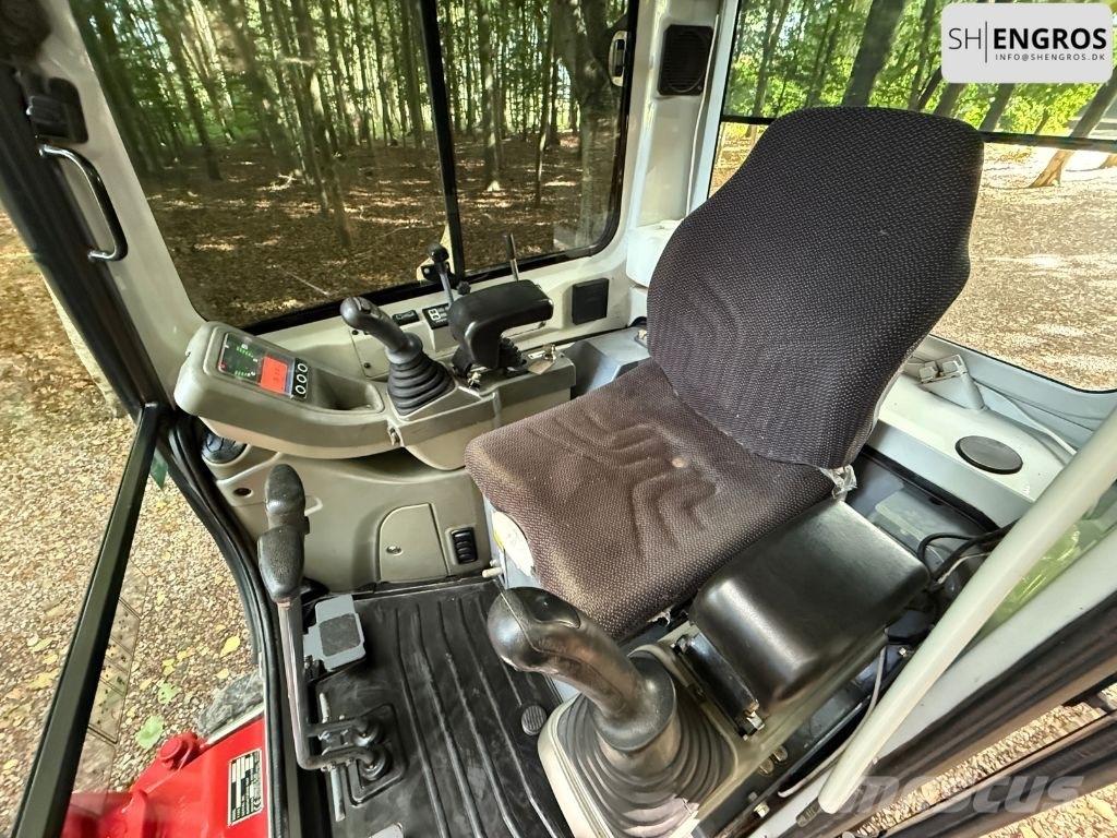 Takeuchi TB 216 ミニ油圧ショベル 7t以下（ミニユンボ・ミニディガー）