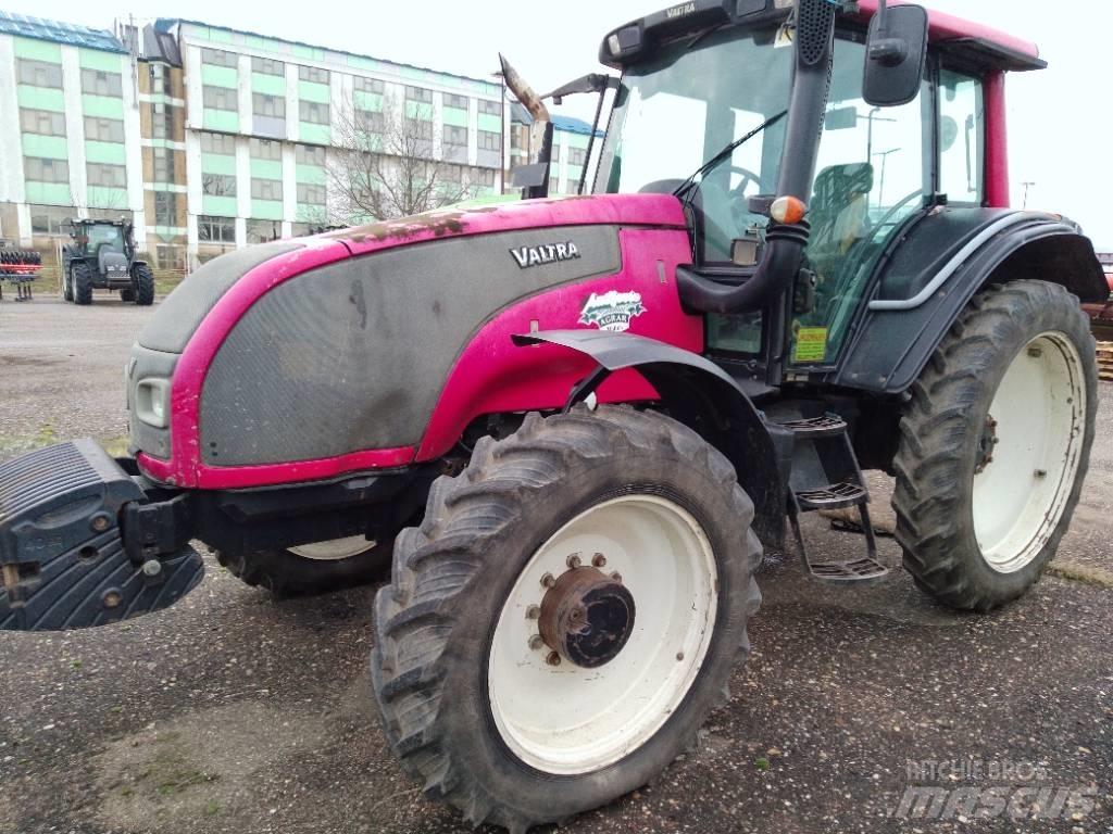 Valtra T 151 E トラクター