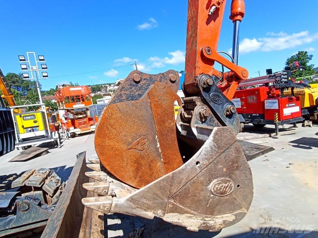 Hitachi ZX 135 US-6 大型油圧ショベル12t以上（パワーショベル・ユンボ）