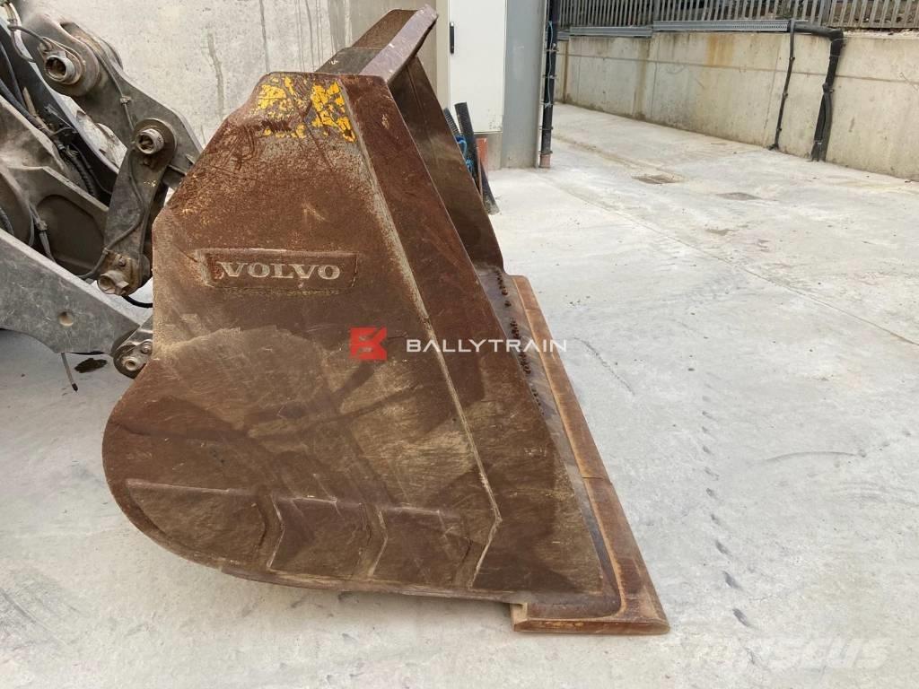 Volvo L 120 H ホイールローダー・タイヤショベル