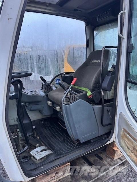Liebherr A 314 CAB キャビン及び内装