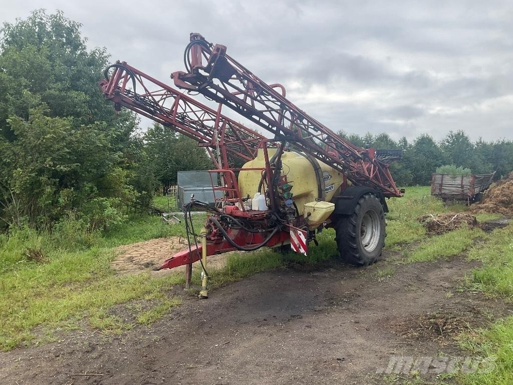 Hardi Comander 牽引型スプレイヤー