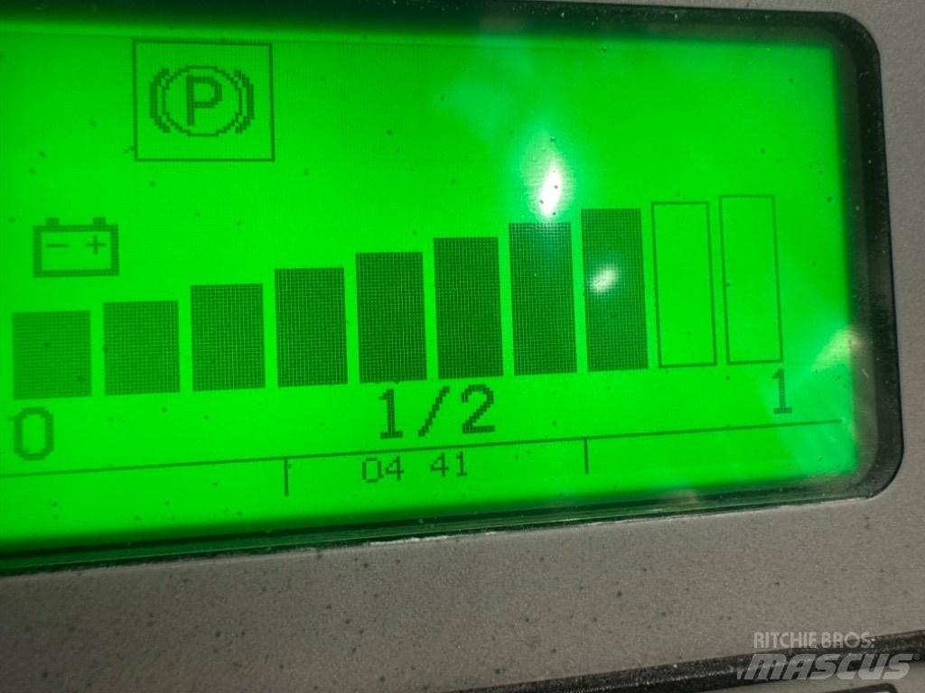 Combilift CB2500E バッテリーフォークリフト
