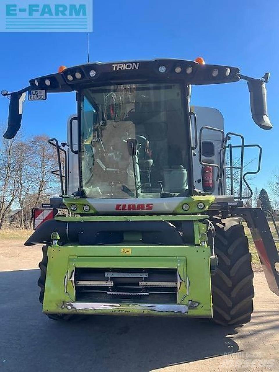 CLAAS trion 730 コンバイン