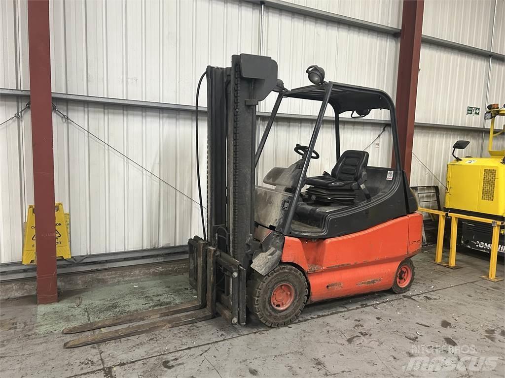 Linde E30-02 バッテリーフォークリフト