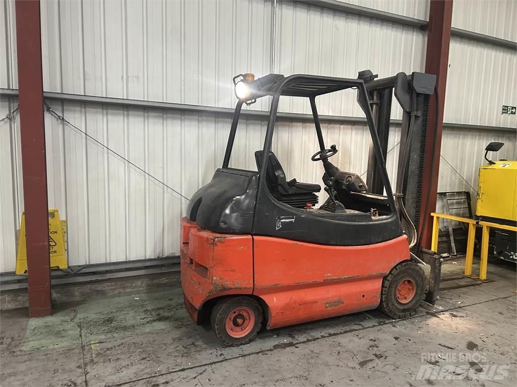 Linde E30-02 バッテリーフォークリフト