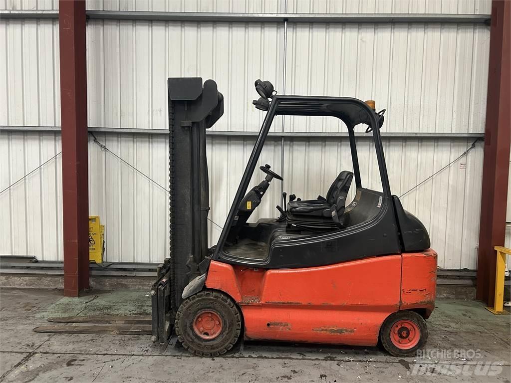 Linde E30-02 バッテリーフォークリフト