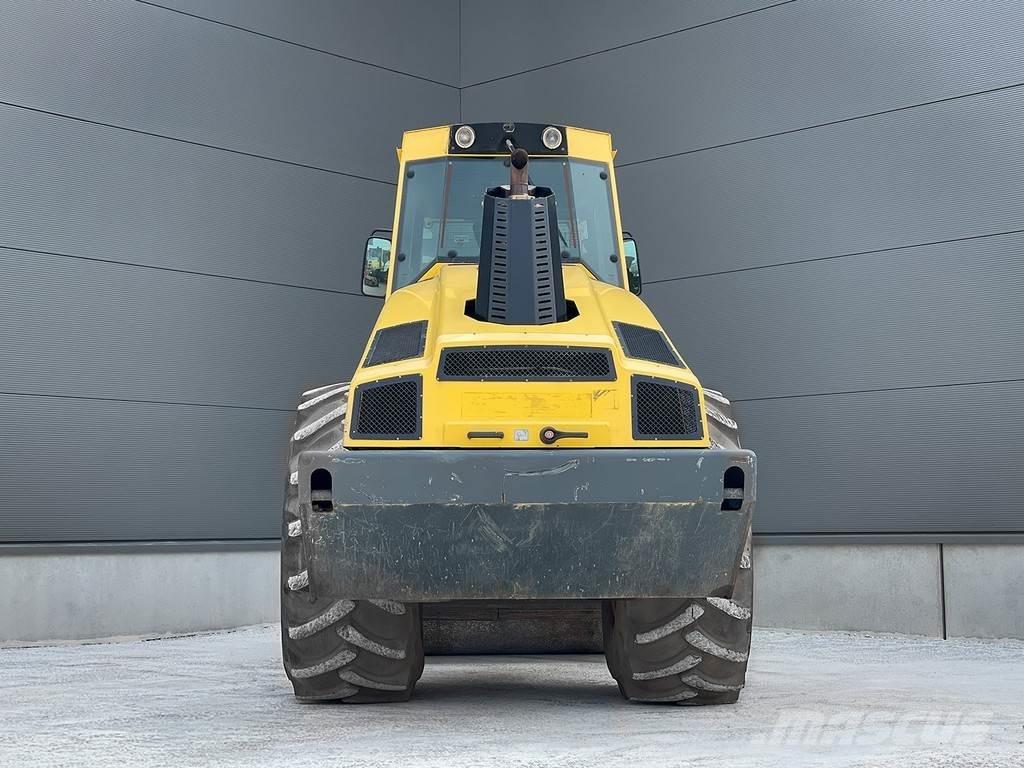 Bomag BW 216 DH-4i 振動ローラ