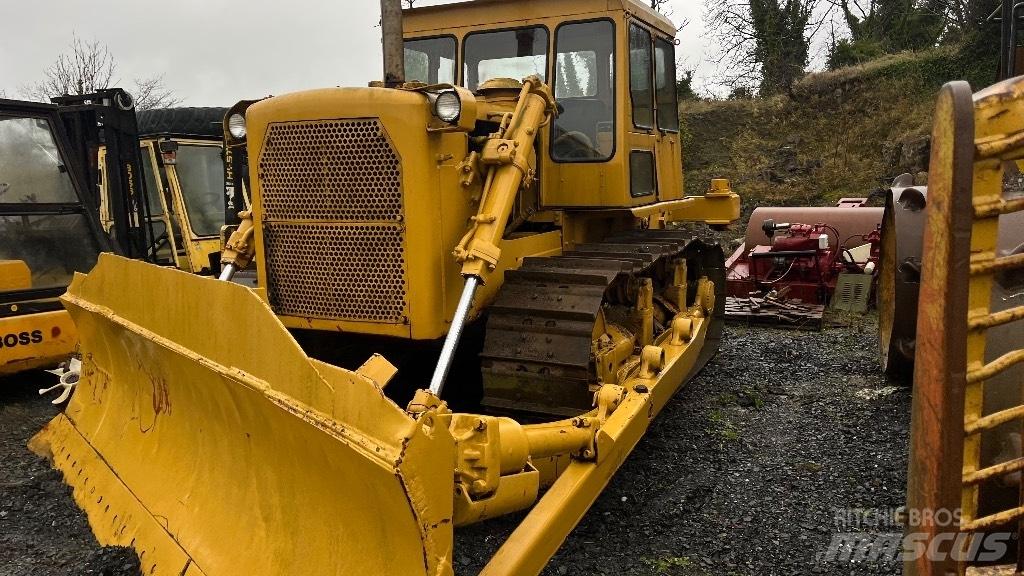 CAT D7 with ripper ブルドーザー
