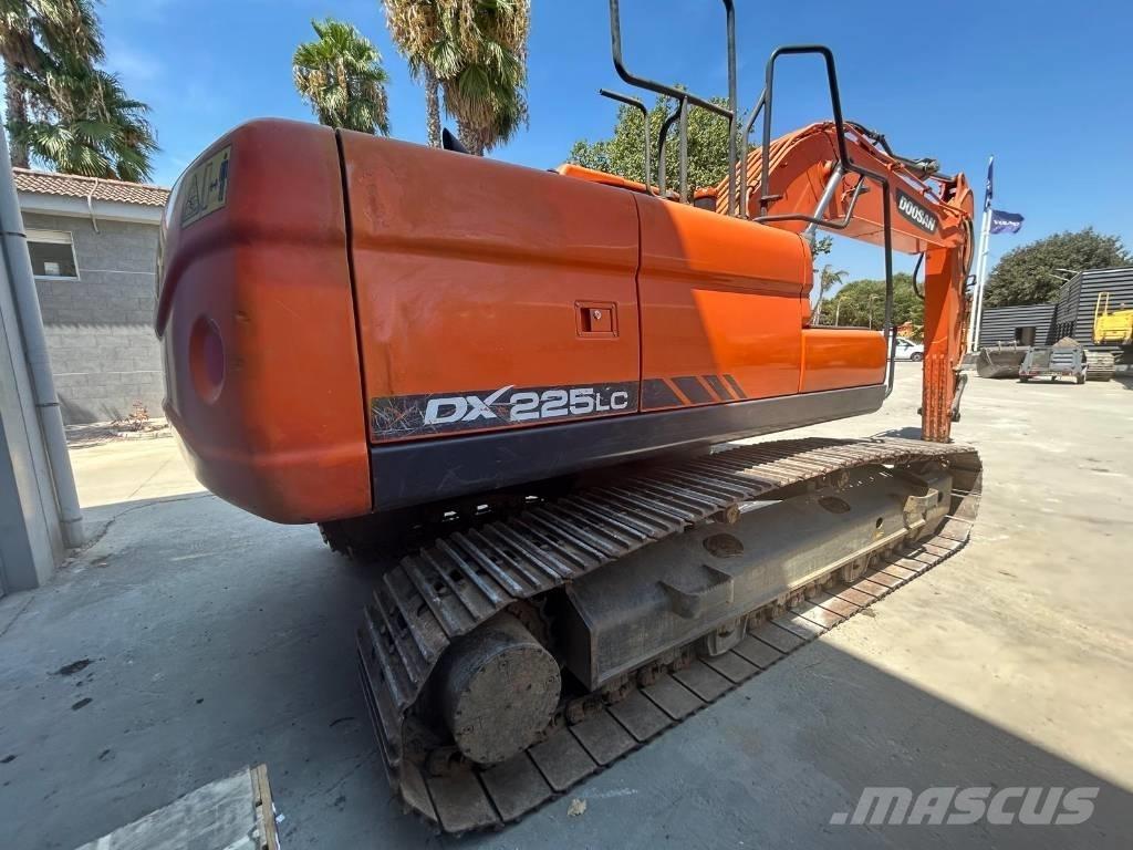Doosan DX 225 大型油圧ショベル12t以上（パワーショベル・ユンボ）