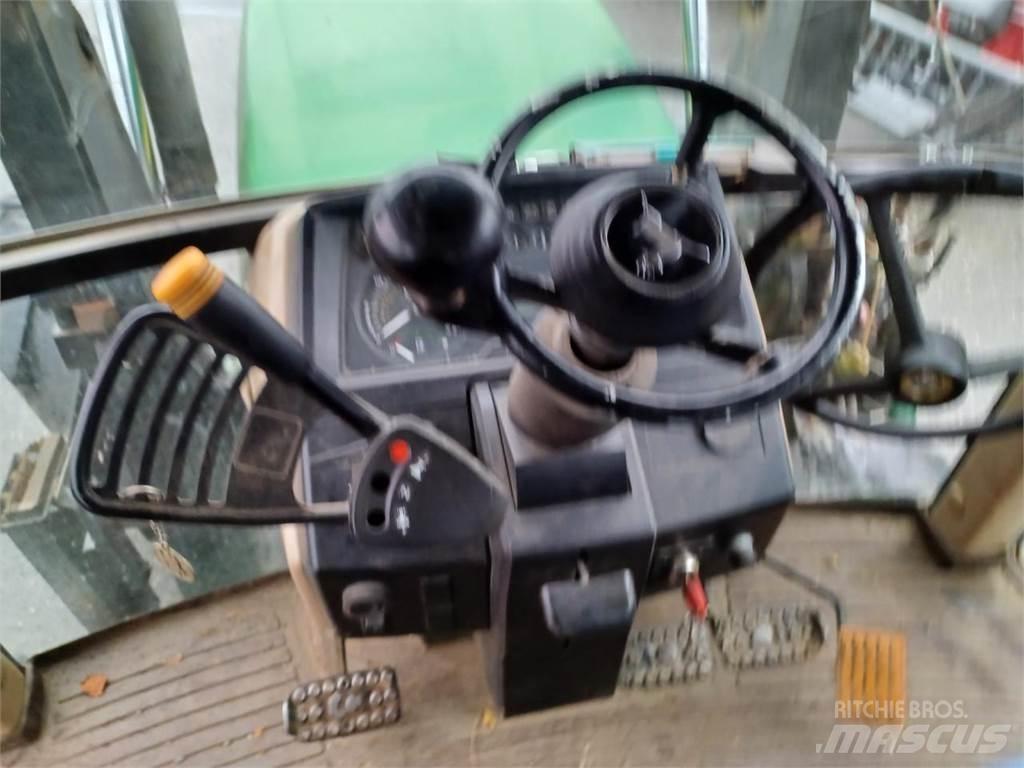 John Deere 6110SE 林業トラクター