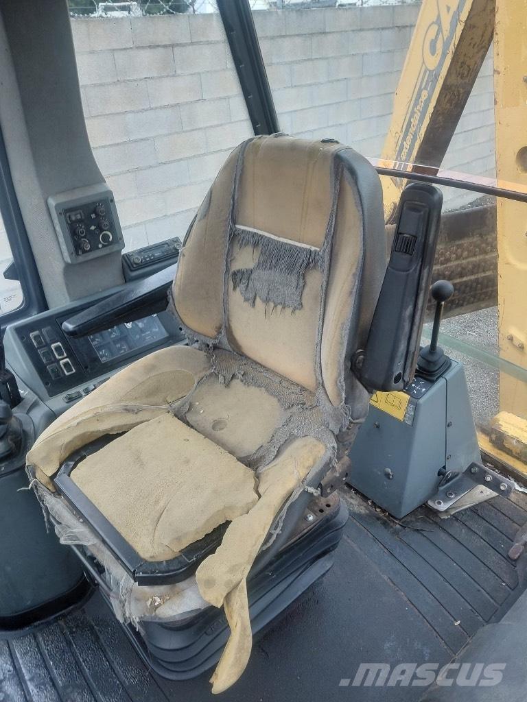 CASE 580 SLE バックホーローダー