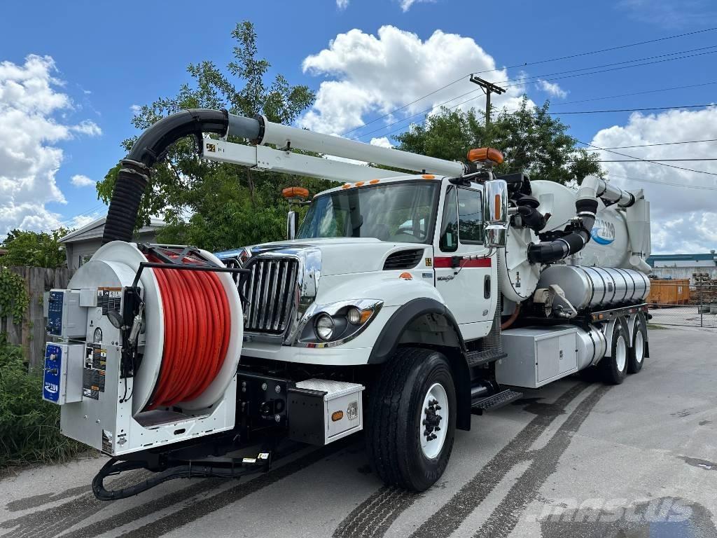 International 7500 コンバイン／バキュームトラック