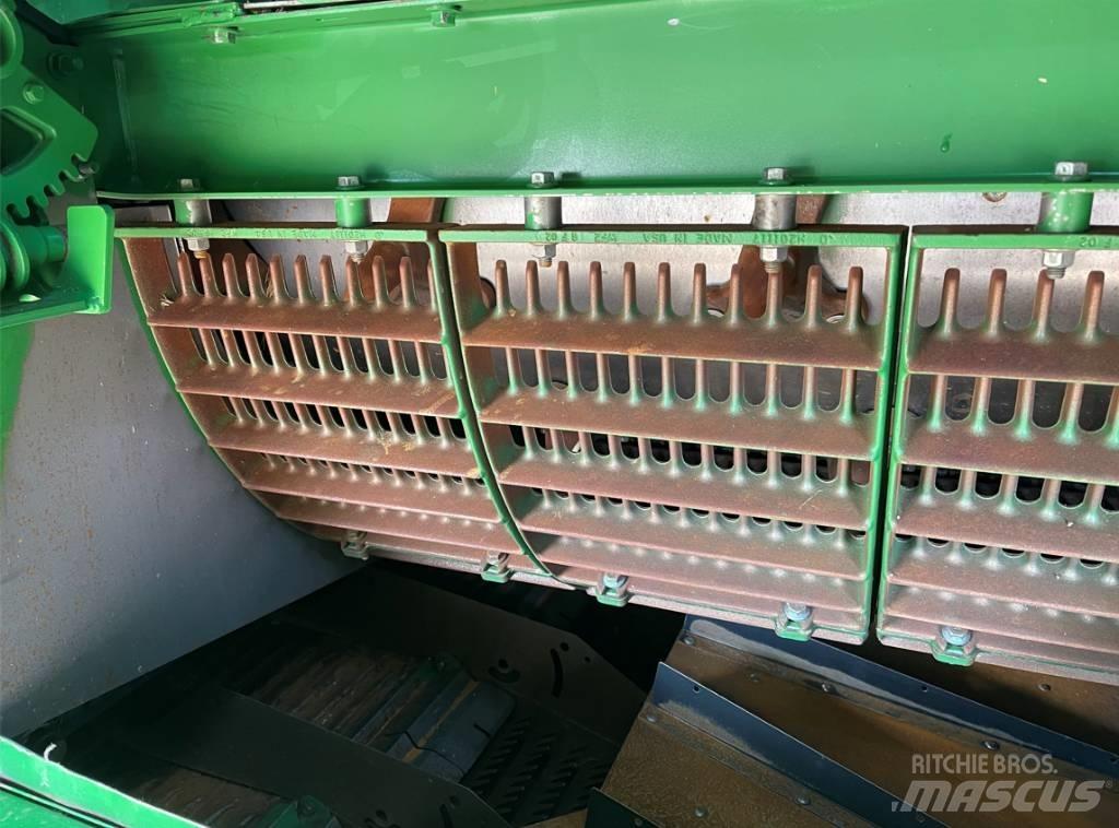 John Deere S 680 コンバイン