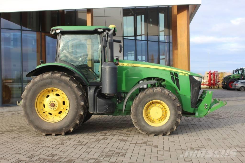 John Deere 8260 R トラクター