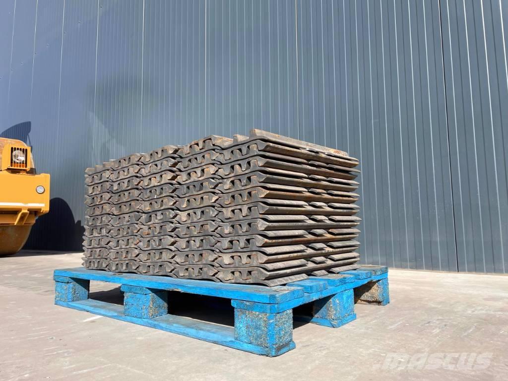 JCB JS240 無限軌道、クローラ、履帯