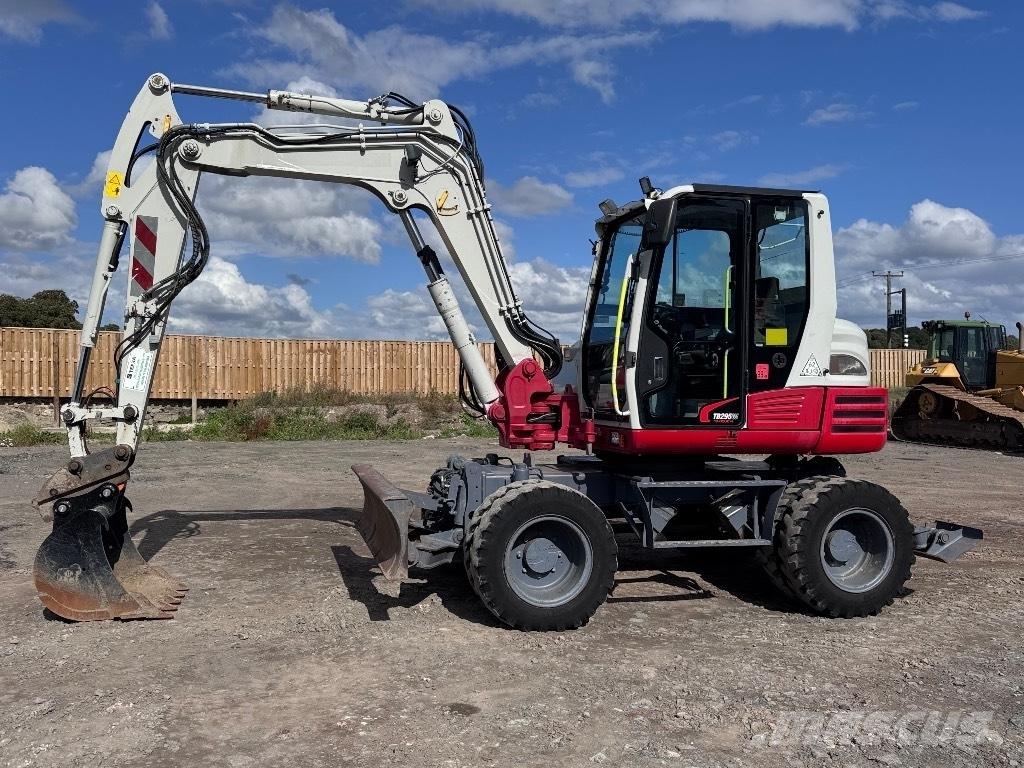 Takeuchi TB 295 W ホイール式油圧ショベル（パワーショベル・ユンボ・バックホー）