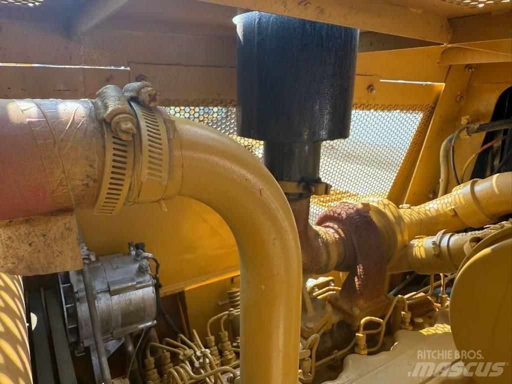 CAT D 6 G ブルドーザー