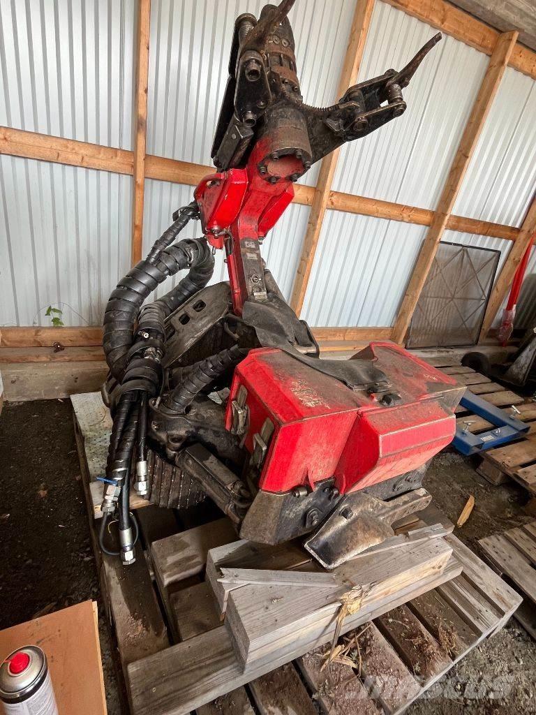 Komatsu S82 ハーベスタヘッド