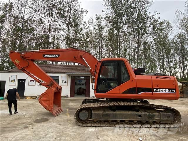 Doosan DH225 大型油圧ショベル12t以上（パワーショベル・ユンボ）