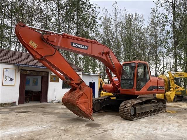 Doosan DH225 大型油圧ショベル12t以上（パワーショベル・ユンボ）