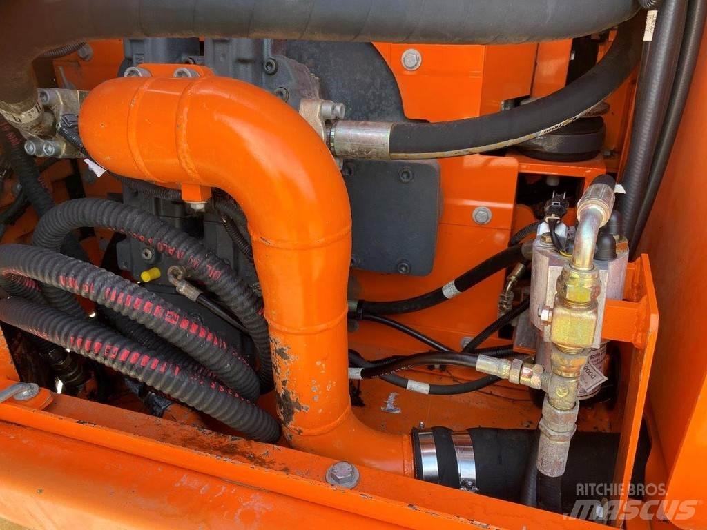 Doosan DX170W NVT ホイール式油圧ショベル（パワーショベル・ユンボ・バックホー）