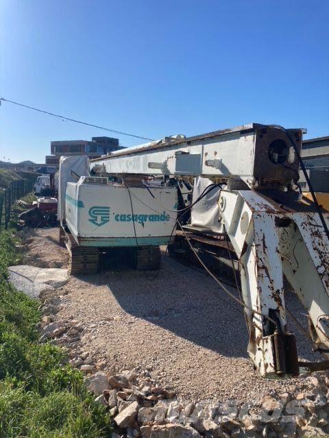 Casagrande B180 クローラドリル