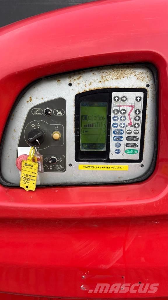 Manitou 180 ATJ ブームリフト　屈伸型