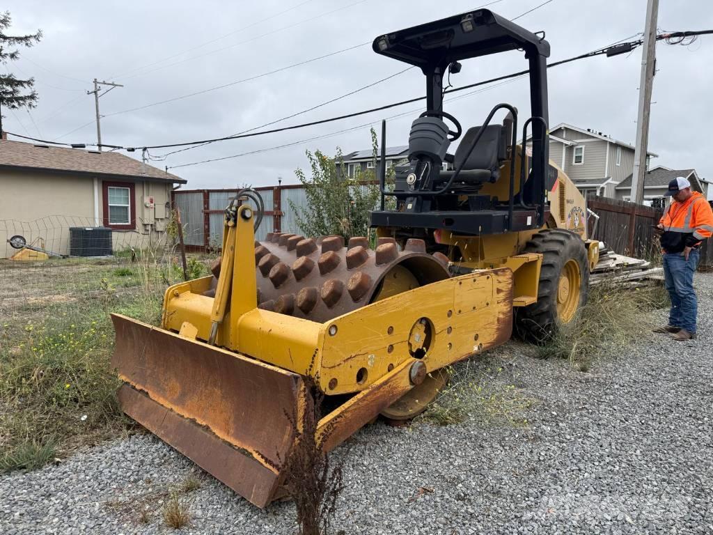 CAT CP 44 振動ローラ
