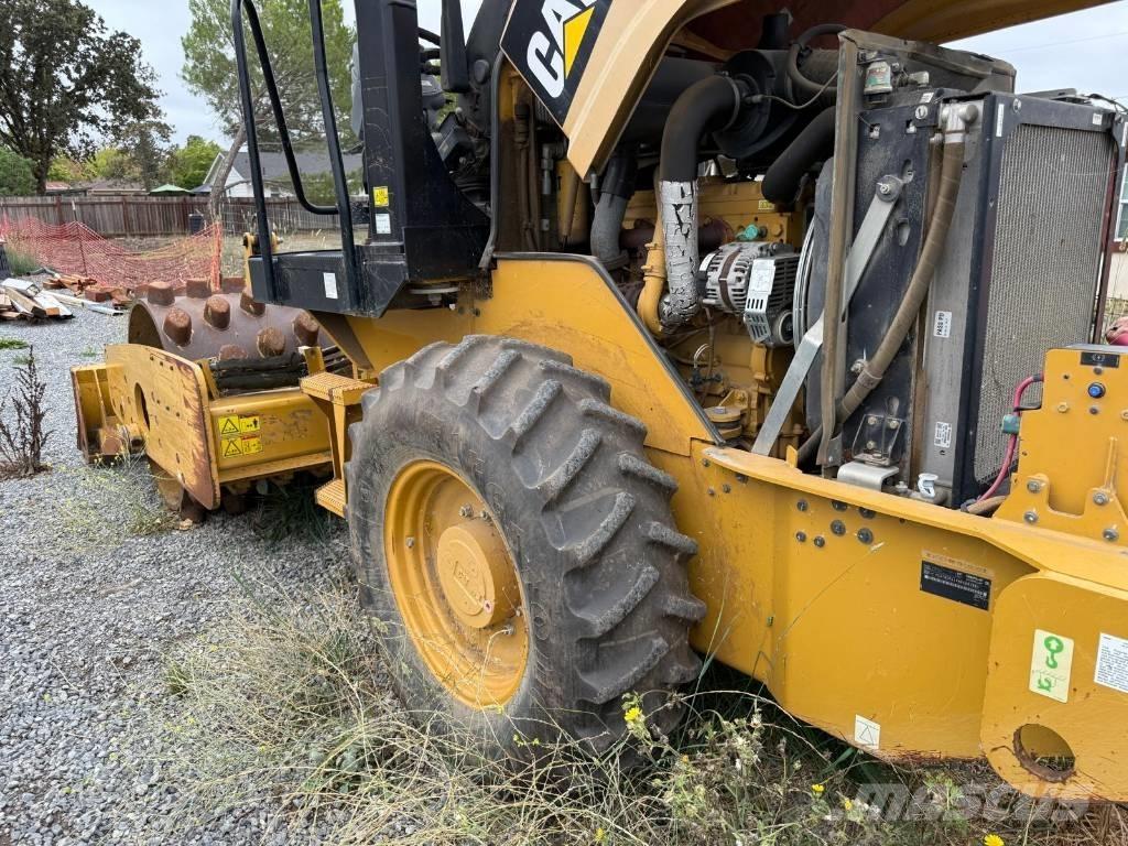 CAT CP 44 振動ローラ