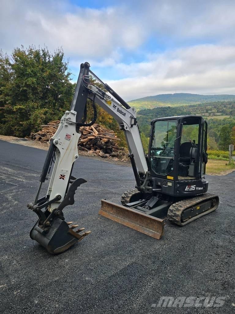 Bobcat E35 ミニ油圧ショベル 7t以下（ミニユンボ・ミニディガー）