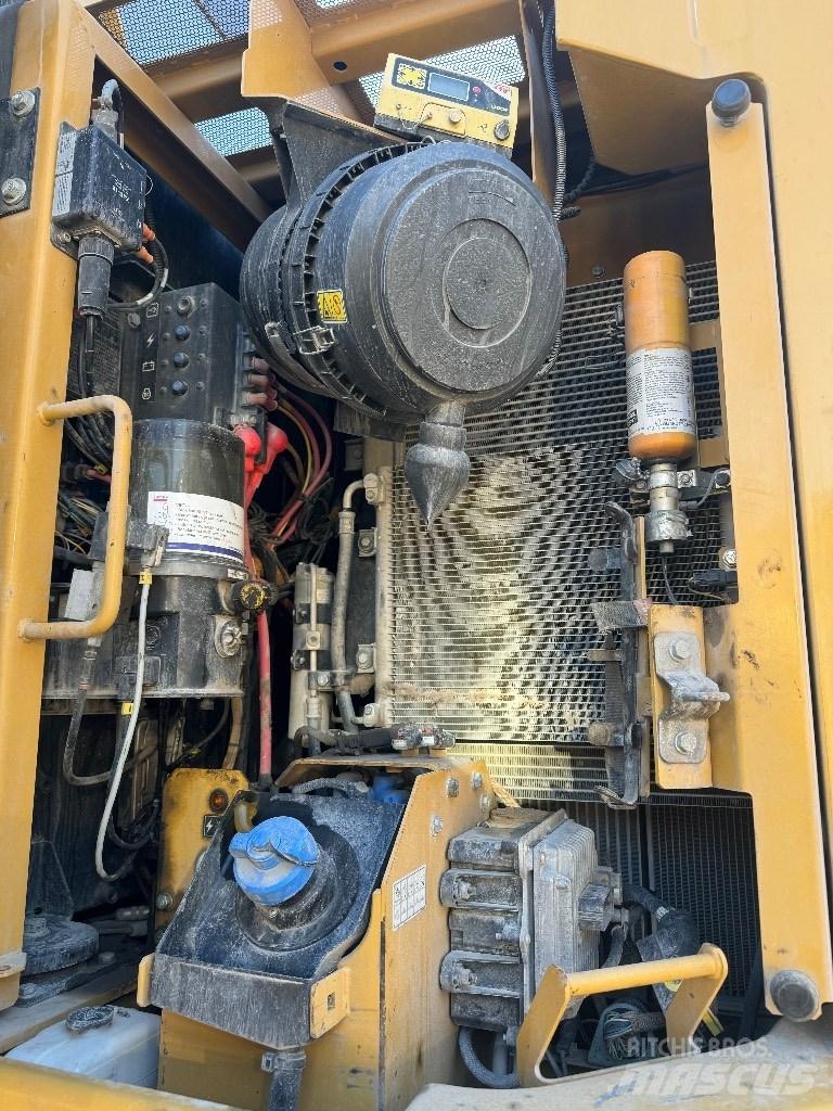 CAT 325 FL CR 大型油圧ショベル12t以上（パワーショベル・ユンボ）